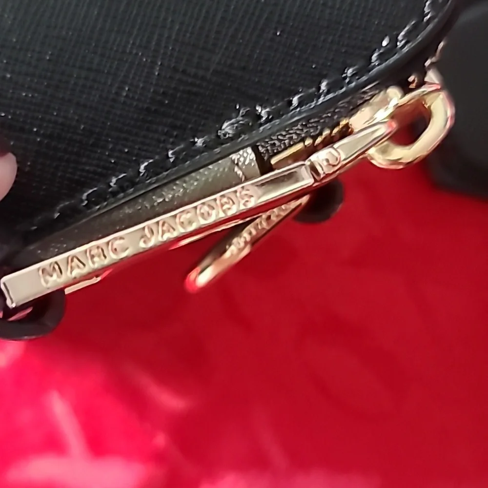 Marc Jacobs snapshot bag. Comes with pink bag strap. - Picture 5 of 6
